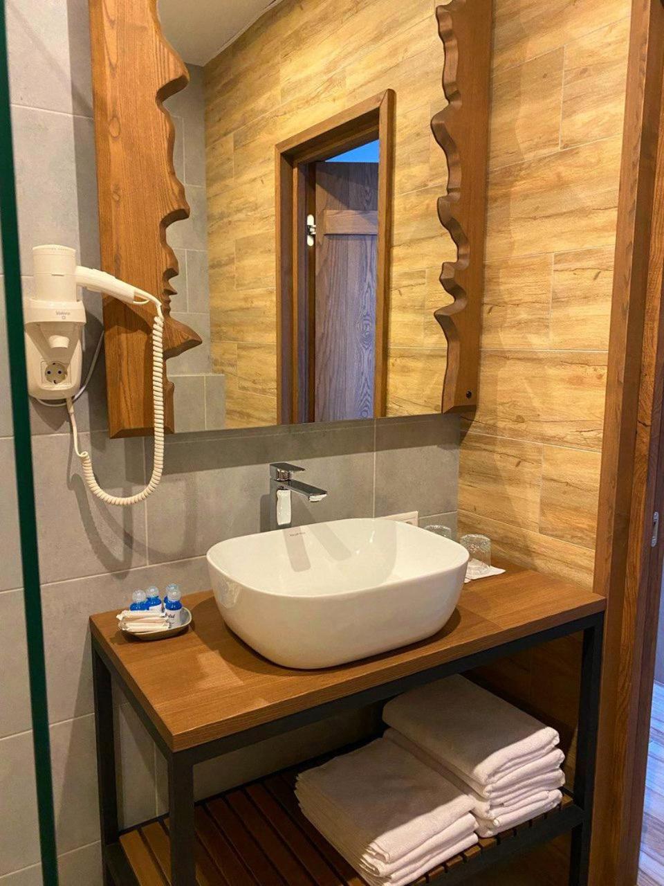 Фільварок Кмитів Hotel Velyki Kosharishcha Екстериор снимка